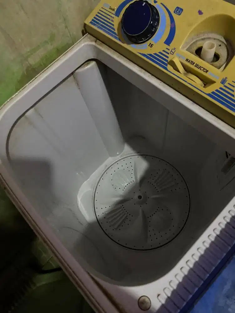 Dijual mesin cuci merk aqua