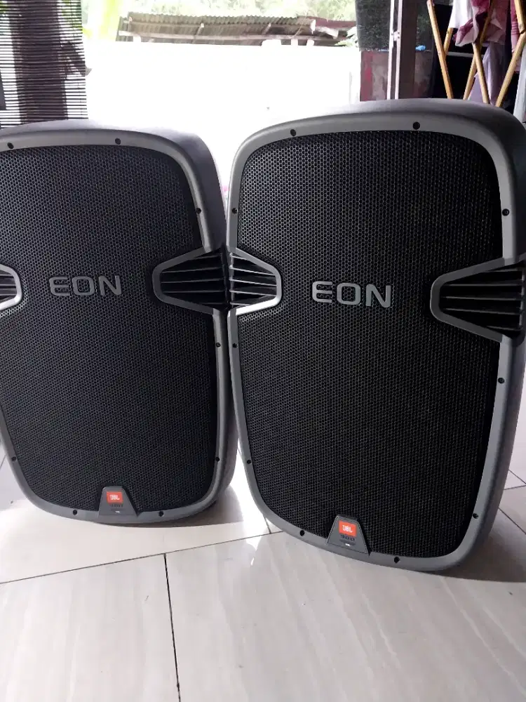Sepasang speaker Aktip JBL EON 15inci