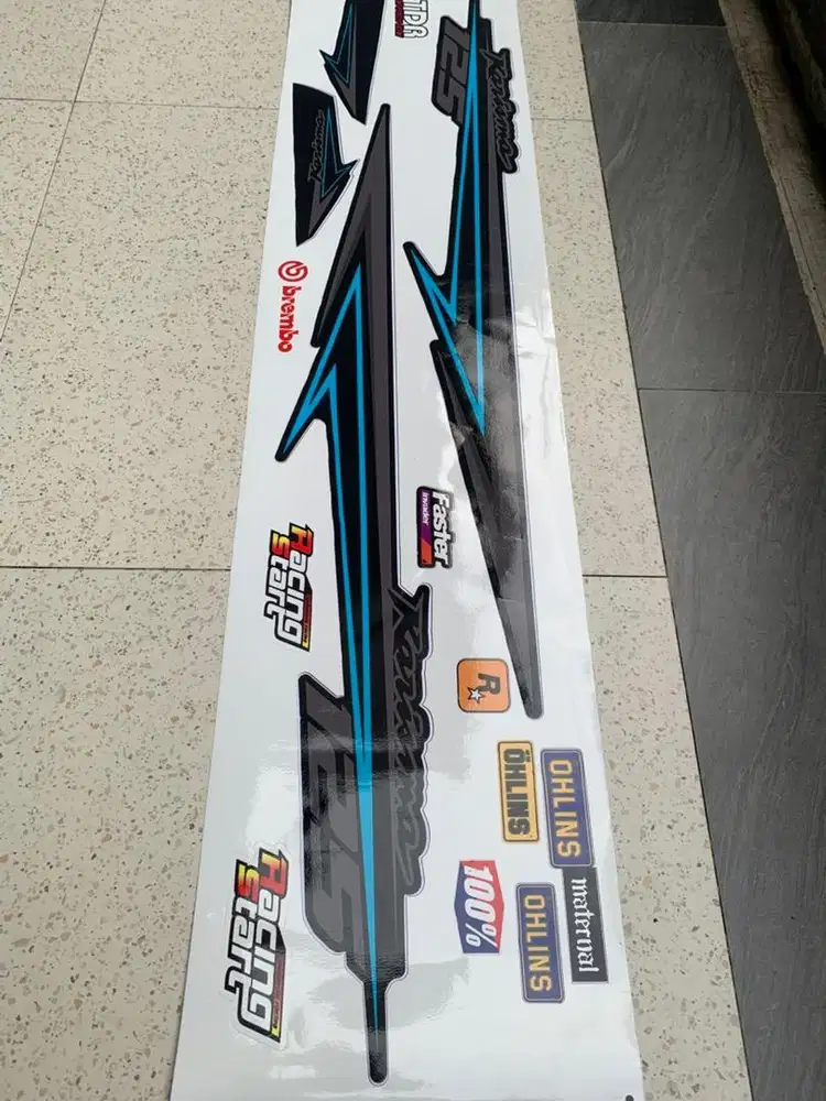 Stiker striping motor honda karisma variasi