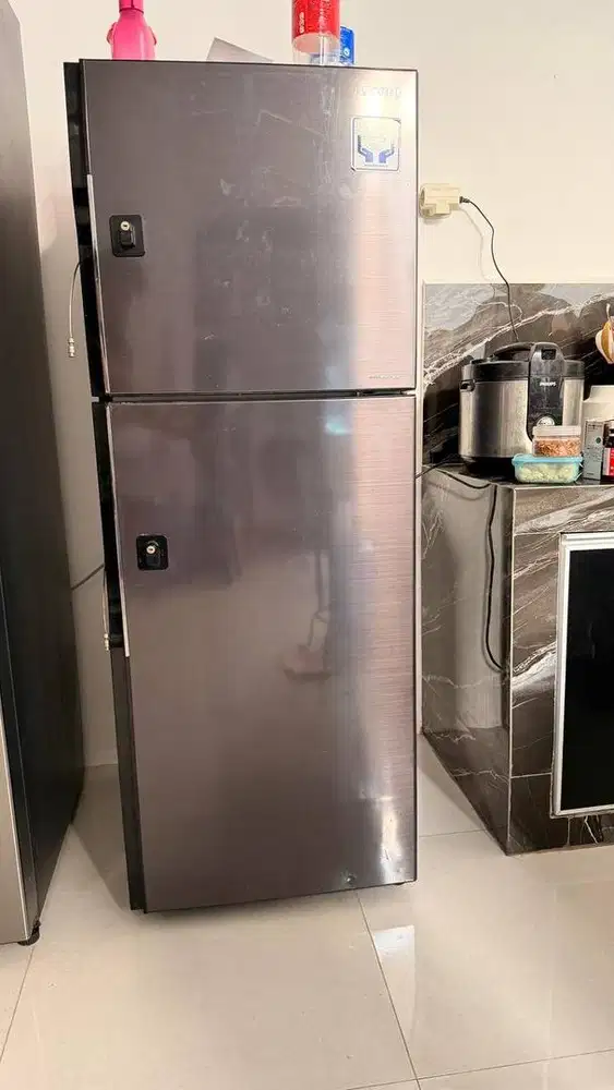 Dijual Kulkas 2 pintu Hitachi