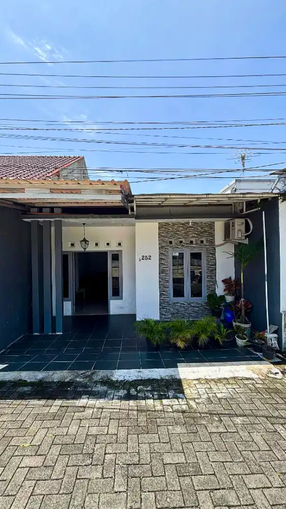 DIJUAL RUMAH DITENGAH BANYUMANIK, SIAP HUNI