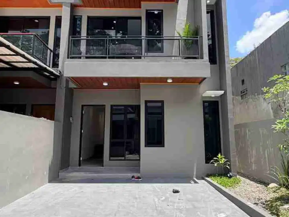 RUMAH MEWAH MODERN FURNISHED 2 LANTAI DENGAN ROOFTOP DALAM PERUMAHAN DI JALAN KALIURANG KM 13
