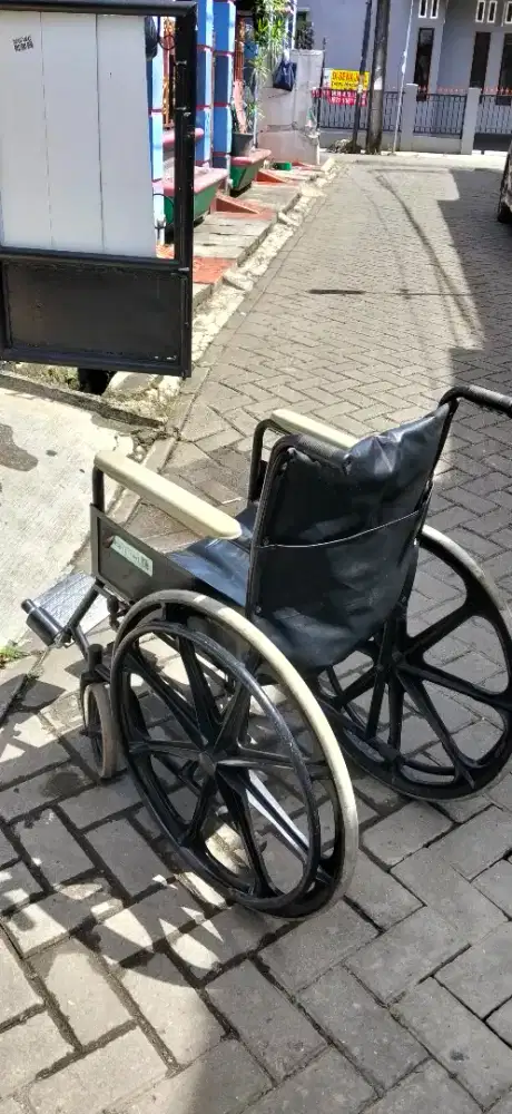 Kursi Roda buat orang tua