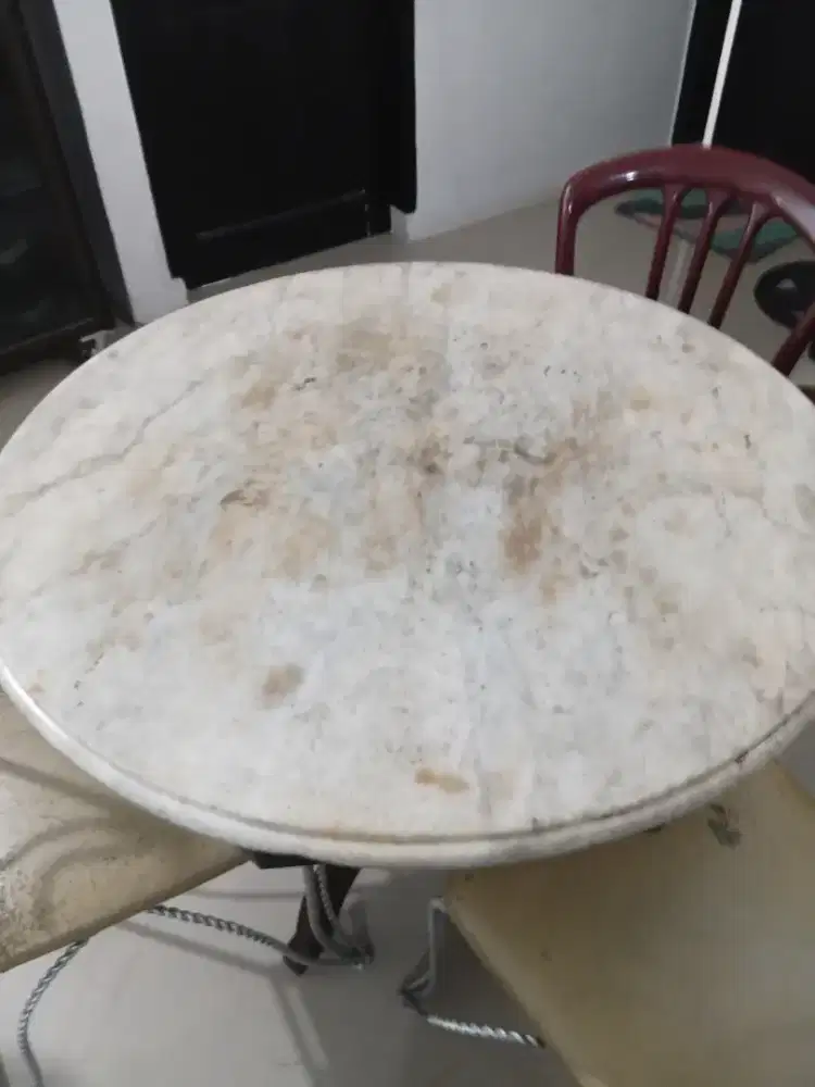 meja bulat batu marmar kuno