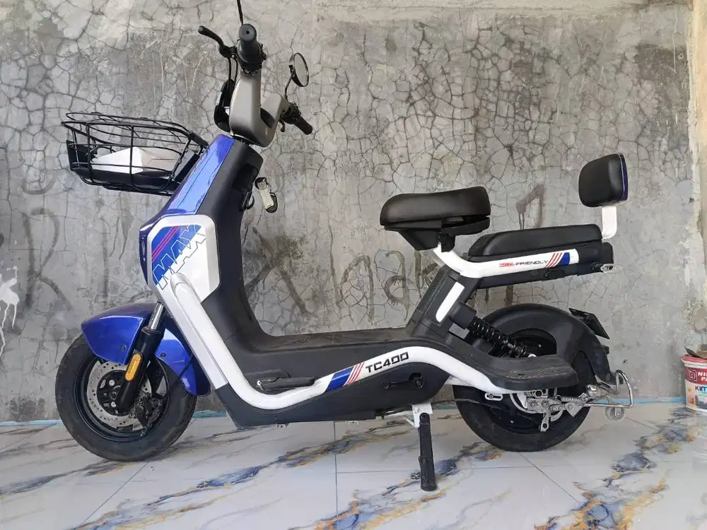 Sepeda listrik CUBE TC400