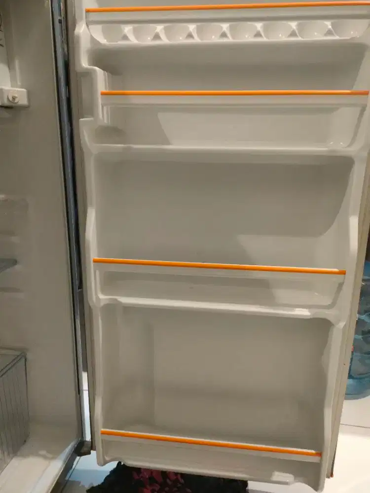 Kulkas bekas merk uchida maspion