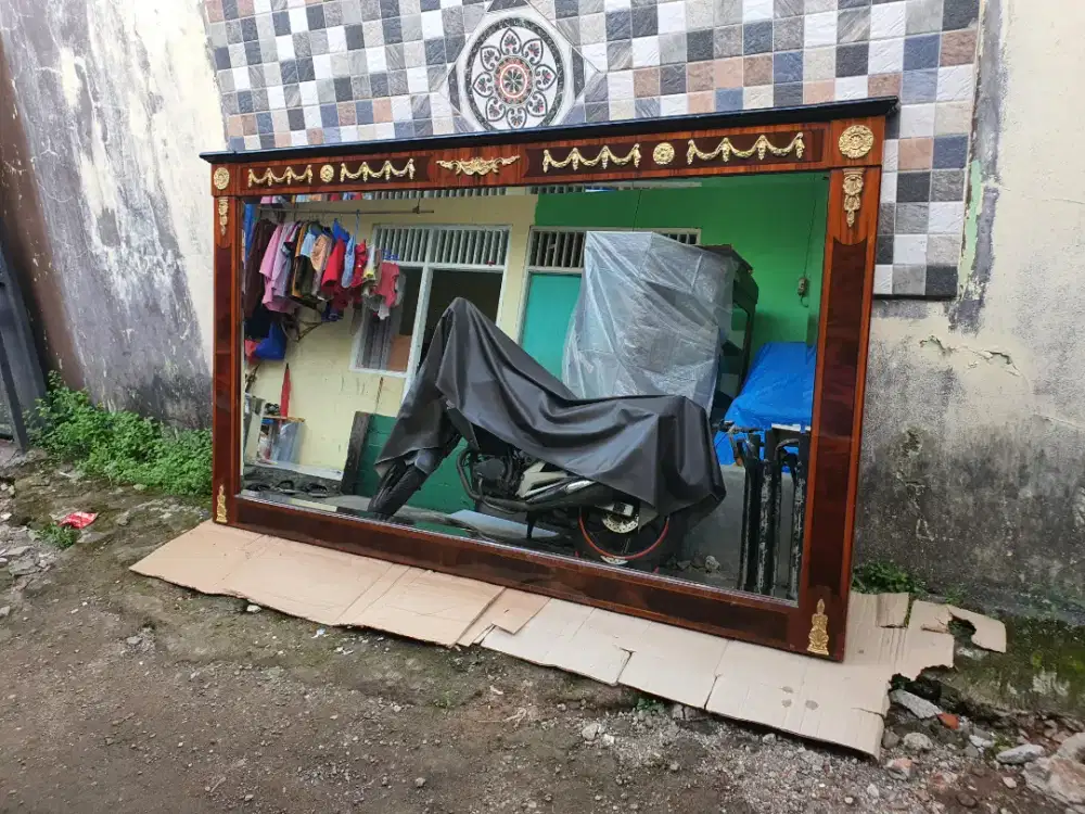 Cermin Antik Davinci