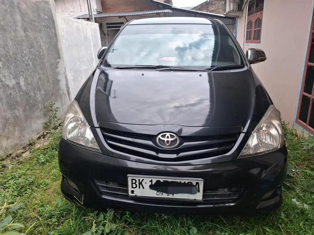 Toyota Kijang Innova 2011 Bensin