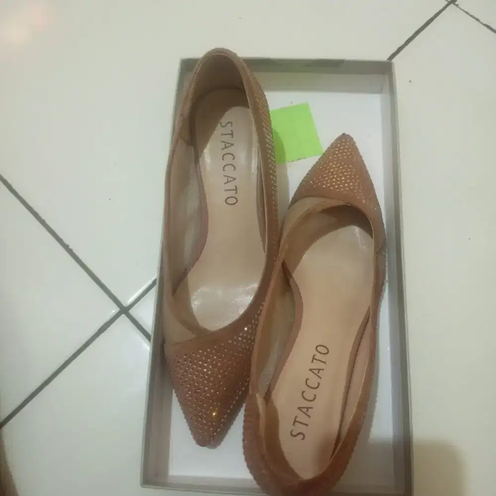 Staccato heels ukuran 38 warna pink