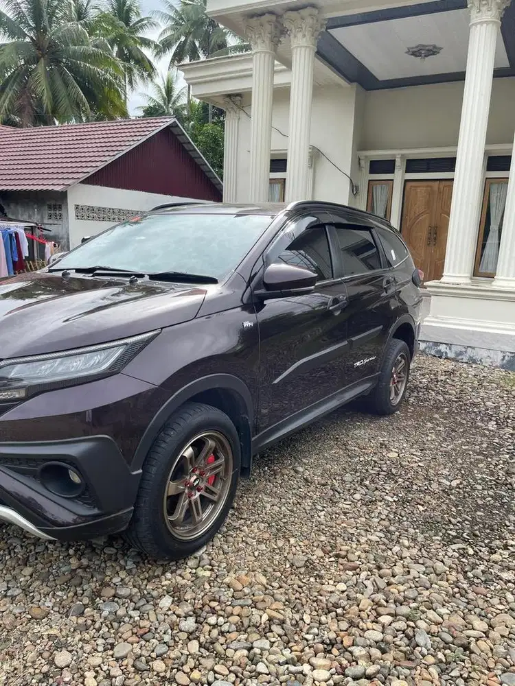 DIJUAl - Toyota Rush Type G Ungu