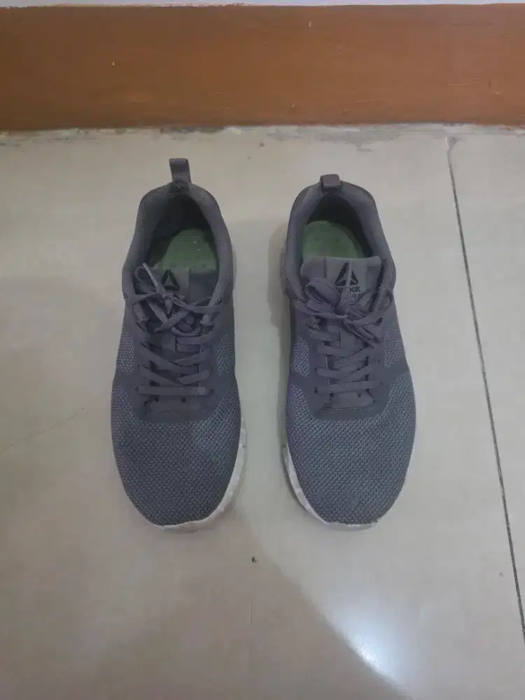 Sepatu Reebok Wanita Abu2 Size 38 Seken Bekas Pakai Original Vietnam