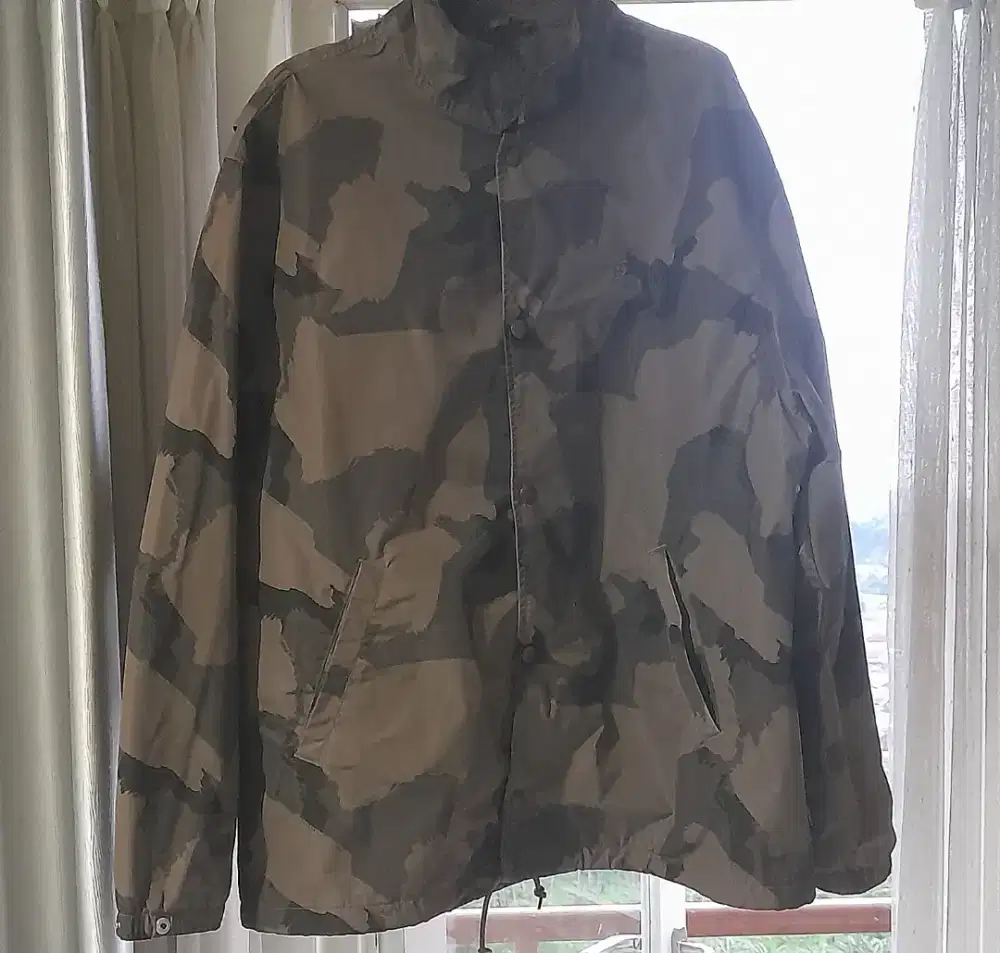 Jaket Outdoor Converse Motif Loreng Rare Size L bahan Polyester