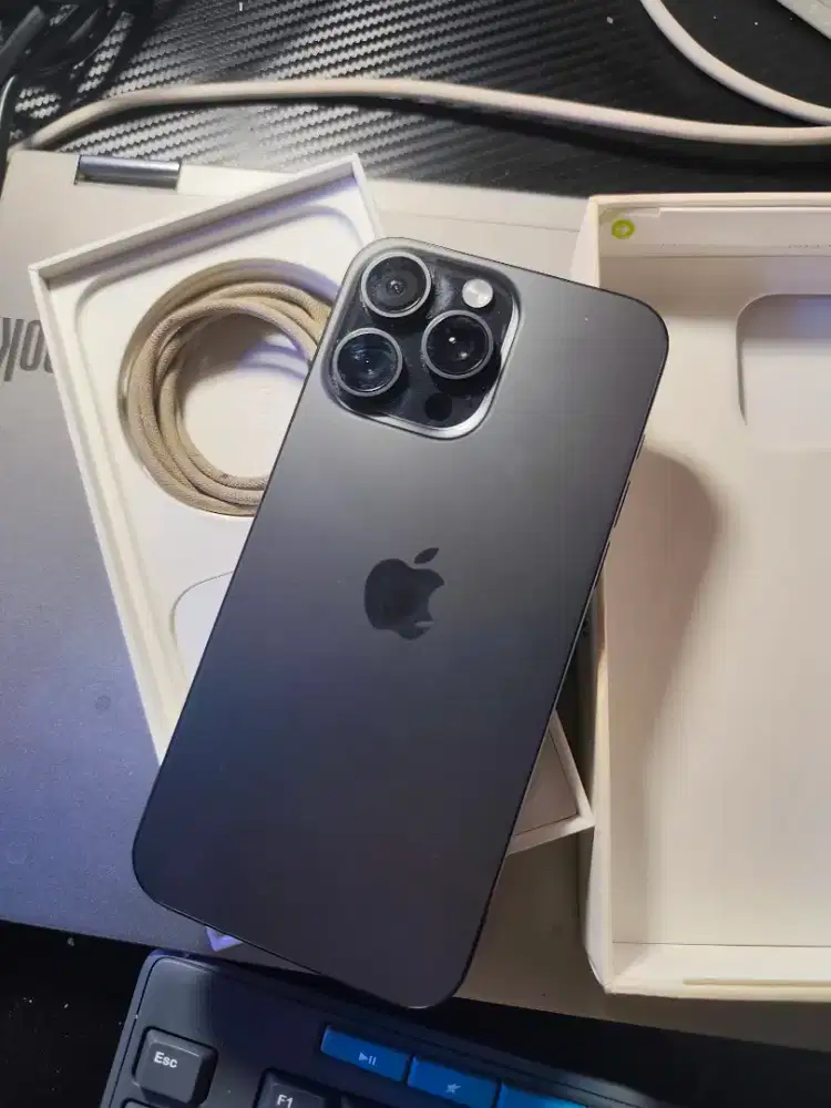 iPhone 15 Pro Max 256 GB ex iBox Hitam (Rare)