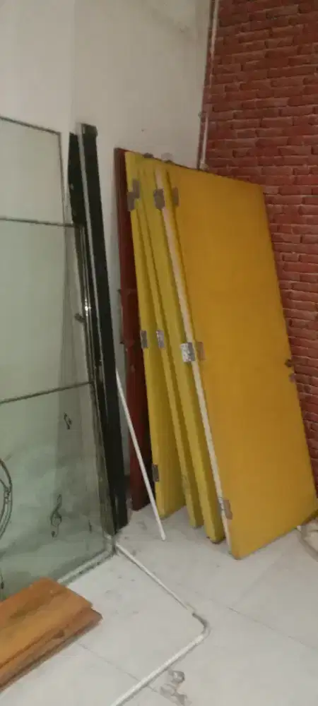 Daun pintu Ex kantor