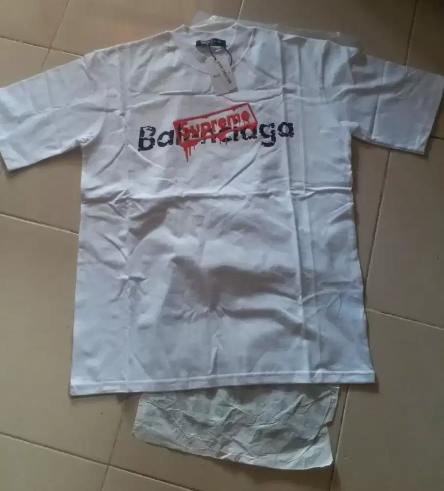 Kaos Balenciaga x Supreme original size XL (LD 115 sd 120) Baru