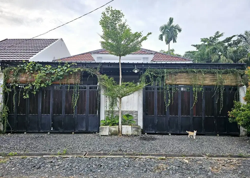 Di Jual Rumah Spek Investasi Kontrakan ( Jln Golf )