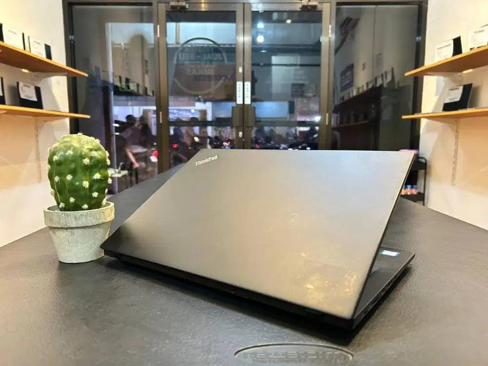 LAPTOP LENOVO THINKPAD X390// RAM 16// 13'3 INC FHD