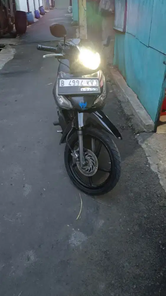 DIJUAL SUPRA X 125 HELM IN