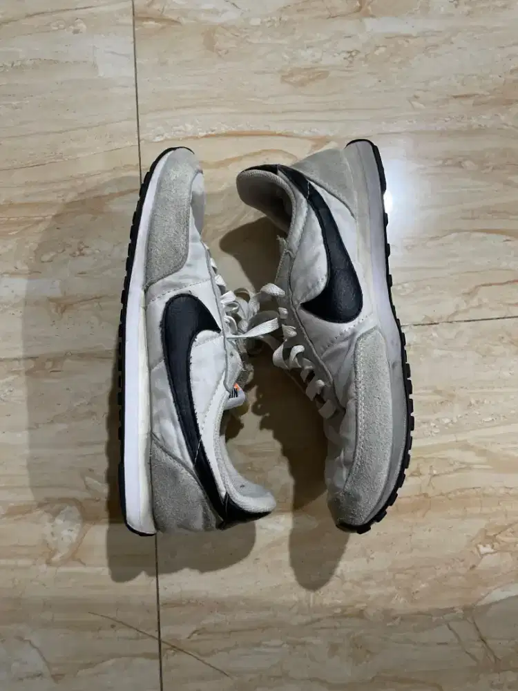 Sepatu Nike Waffle Trainer 2 Putih Hitam