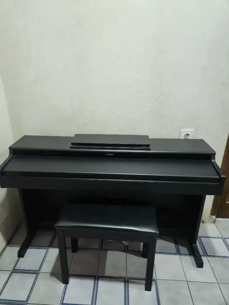Piano digital YDP-145 like new