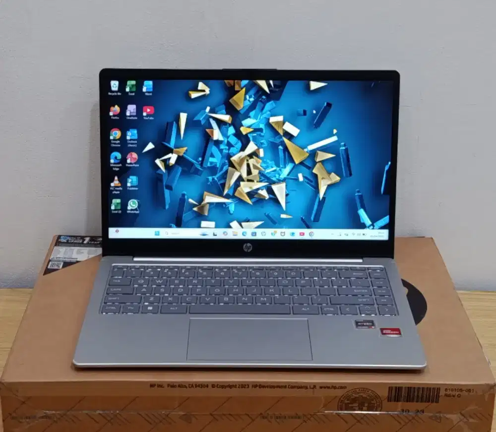 Laptop HP 14-em0xxx Prcessor AMD Ryzen 3 7320U RAM 8GB SSD 512GB