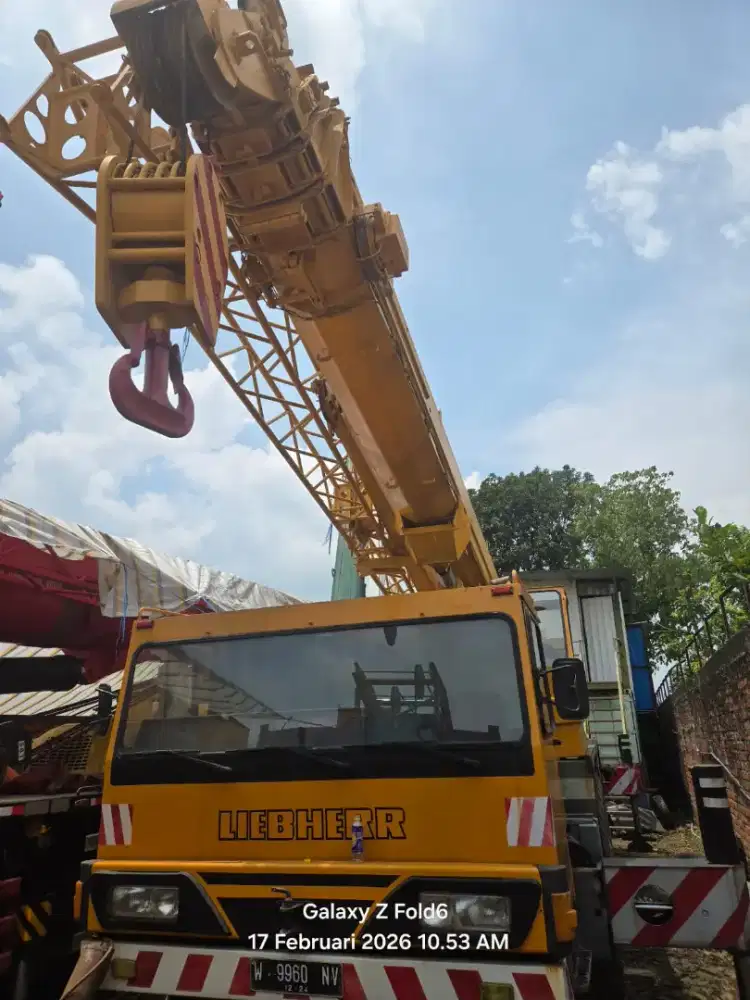 Mobile crane liebherr 50 ton tahun 2005