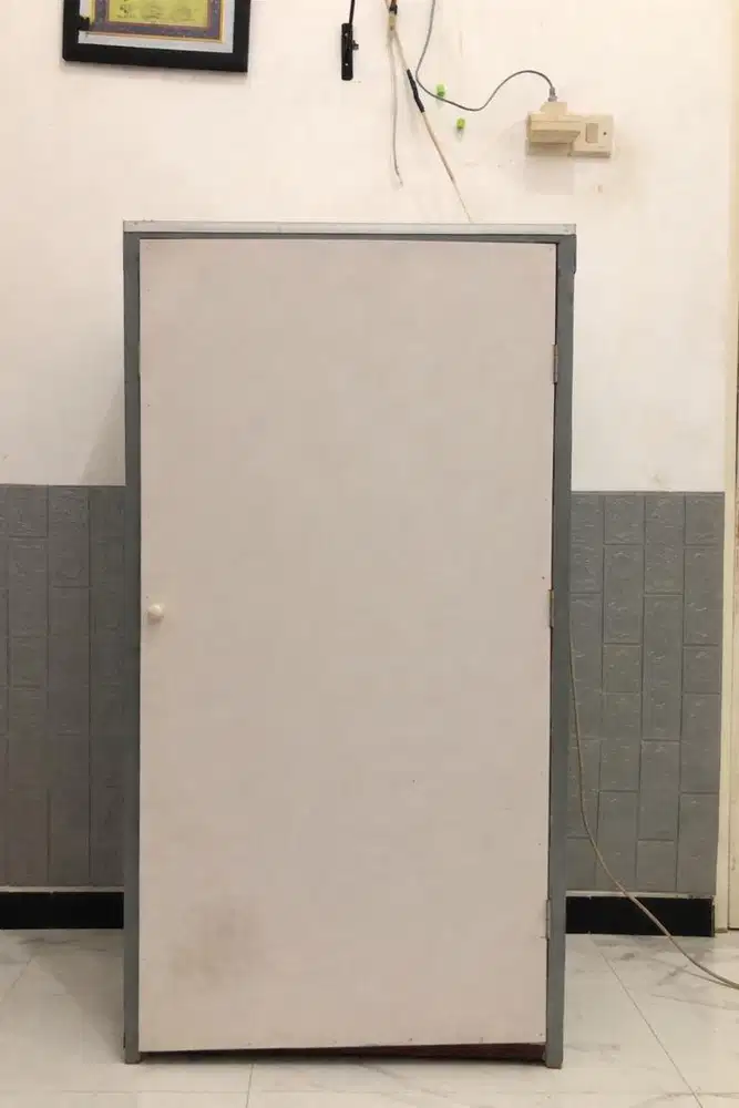 Lemari baju bekas murah kondisi bagus siap pakai NEGO Tipis