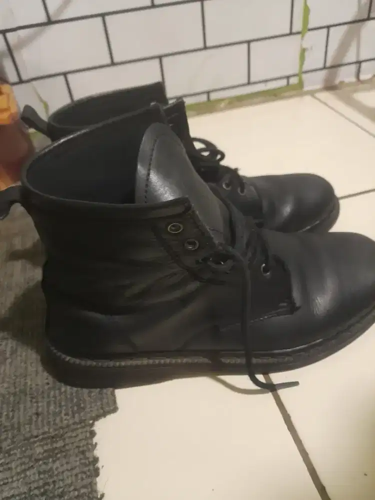 Sepatu docmar.merk azcos