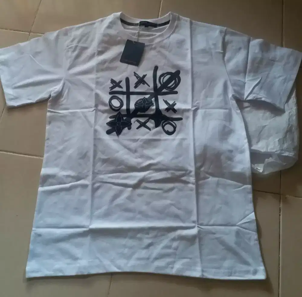 Kaos Louis Vuitton Original Size XXL (LD 120) Baru Fulltag