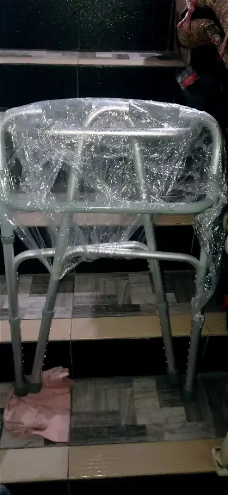 Walker Tongkat Jalan Aluminium Baru Tidak Terpakai 400K