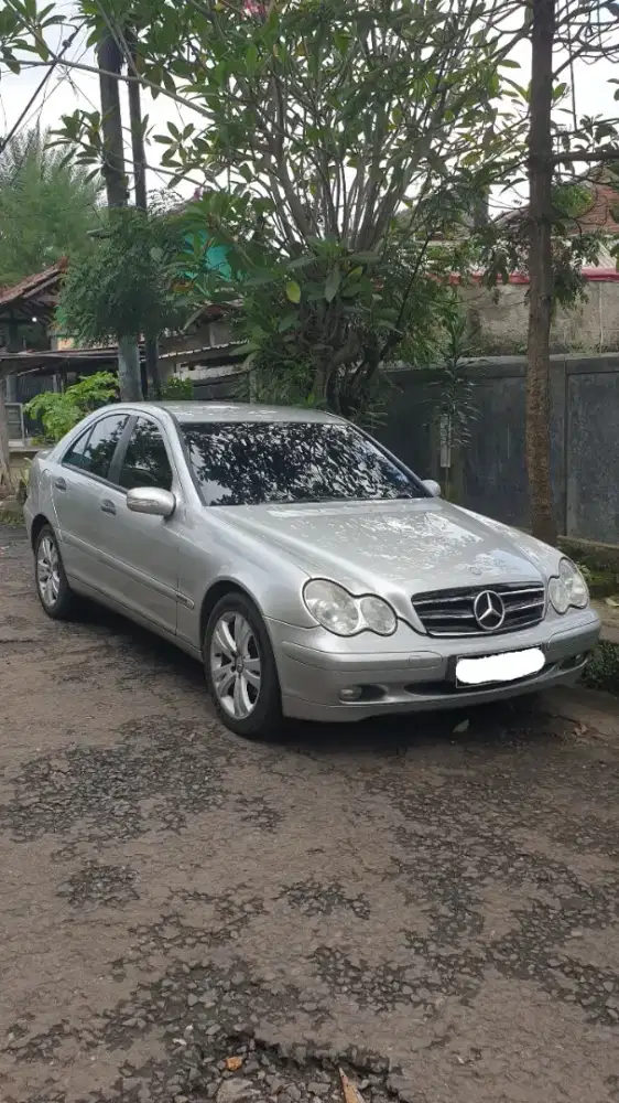 Dijual Mercy W203 C200 2001