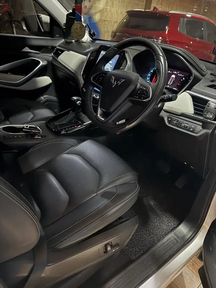 Wuling Almaz RS Pro tahun 2022-Putih-Siap pakai