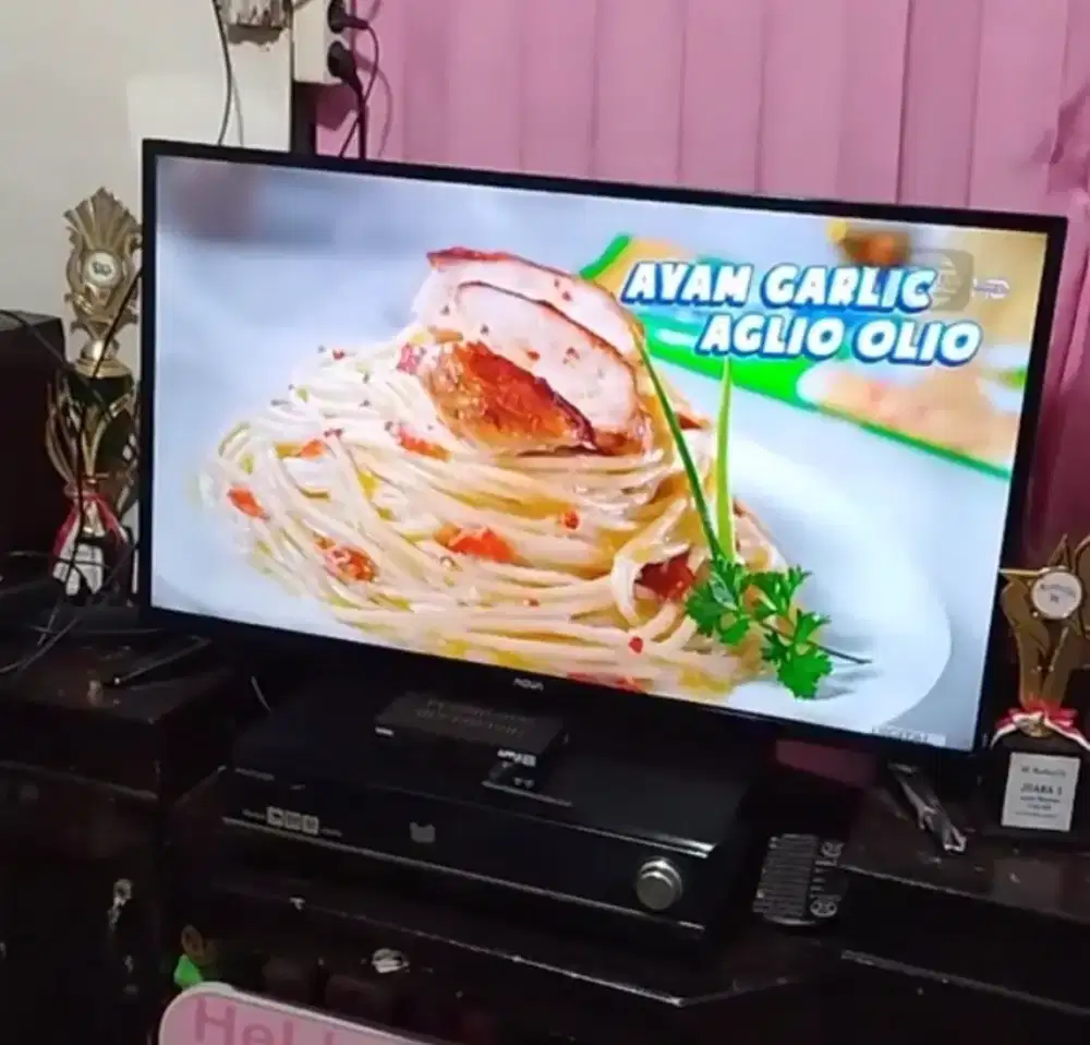 Tv AQUA 40 inch dan STB matrix bonus Antena