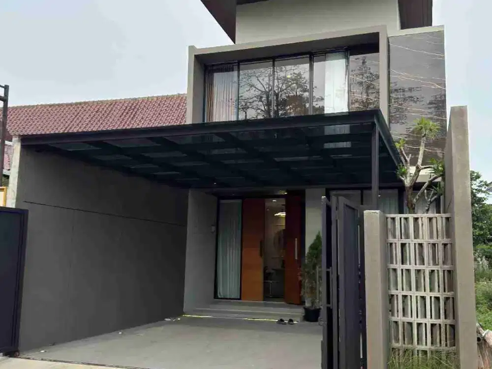 Dijual Rumah mewah lantai dua lokasi sangat strategis