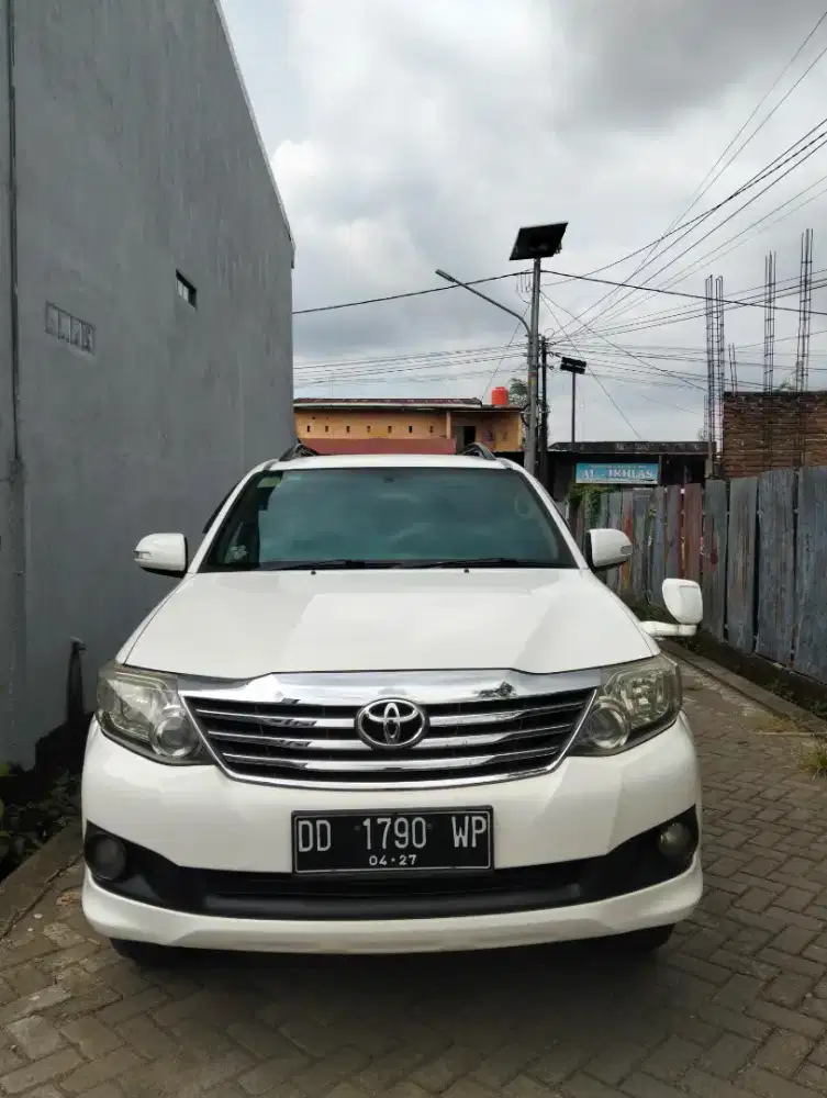 DIJUAL FORTUNER BENSIN 4X4 MATIC TAHUN 2012