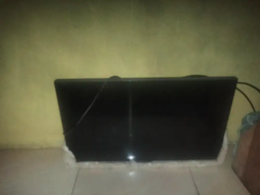 Jual tivi mati bekas jatuh merk sharf
