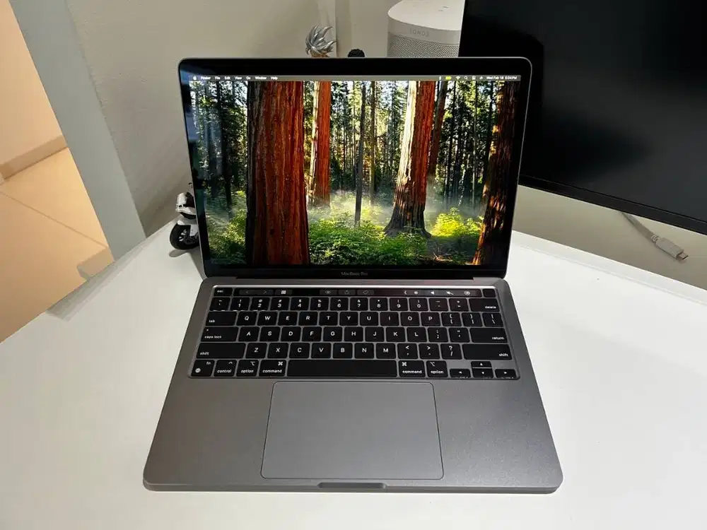 Macbook Pro 13 Inch 2020 M1 - 16 GB (FREE CASING ARMOR 2ND 400 RIBUAN)