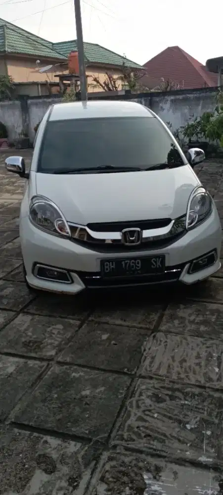 Honda Mobilio tipe E manual tahun 2015 warna putih