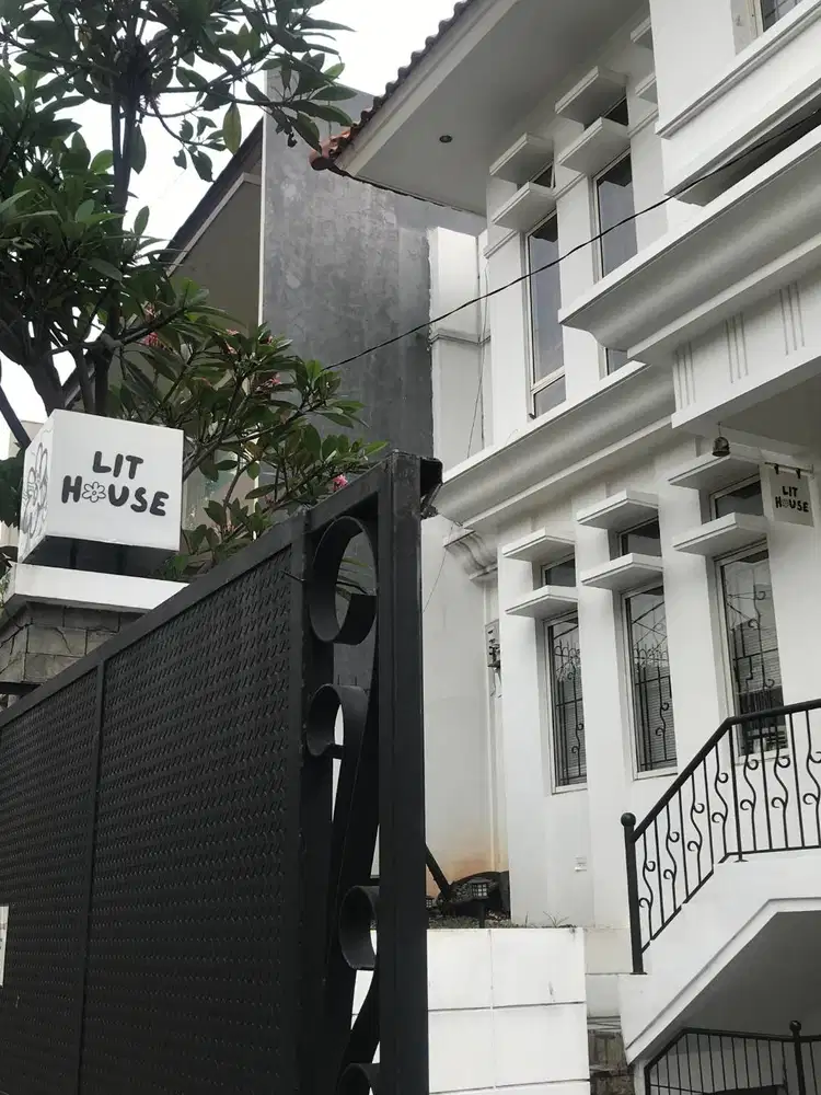 Penjaga Keamanan Cafe Seni