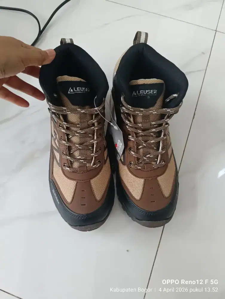 sepatu outdoor/ hiking