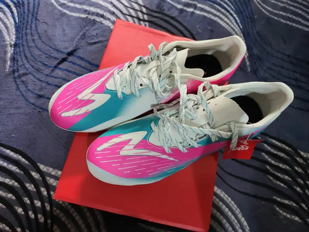 Sepatu bola spec