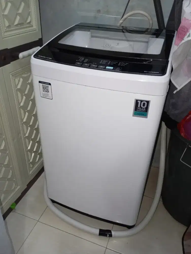 Mesin cuci otomatis electrolux