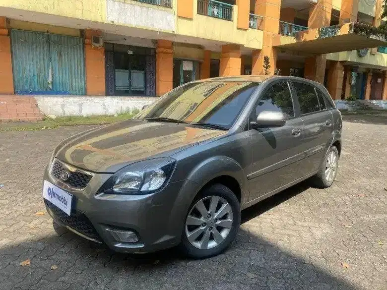 Pajak Panjang - KIA Rio 1.5 Bensin-AT 2011