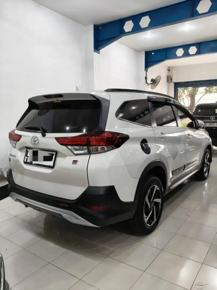 Toyota Rush GR 2021 Matic Putih Favorit