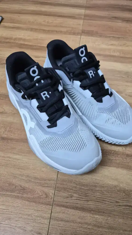 Preloved sepatu on  Running