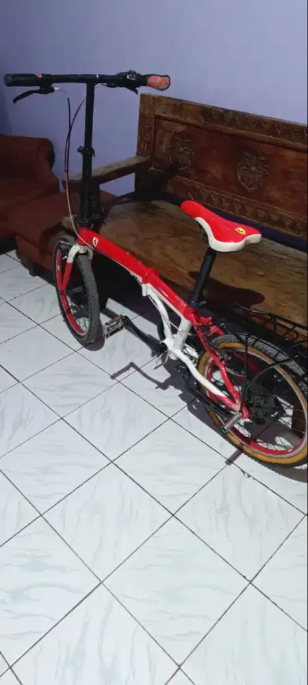Sepeda lipat ferarri