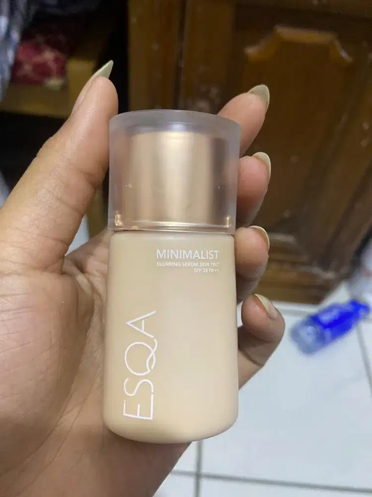 Esqa Minimalist blurring serum skintint