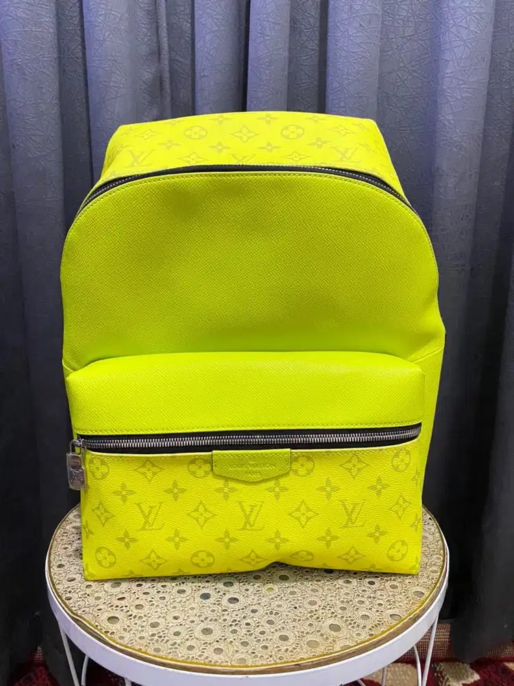 Tas Backpack Louis Vuitton Discovery PM Green Lime Monogram Taigarama