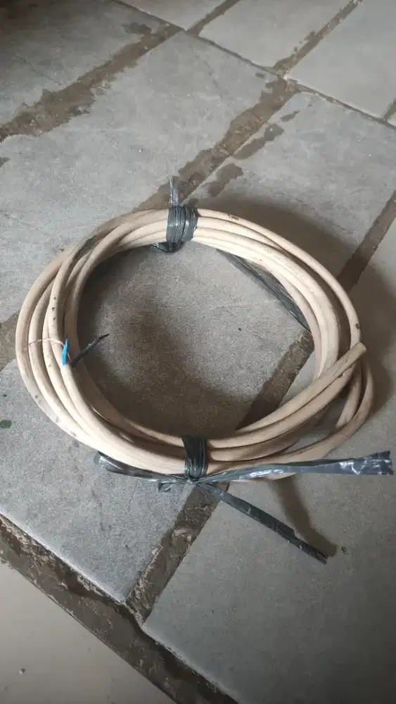 KABEL LISTRIK TEMBAGA SERABUT 2x1.5 STAR NYM 4 METER