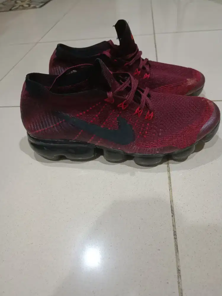 NIKE Vapor Max  merah tua